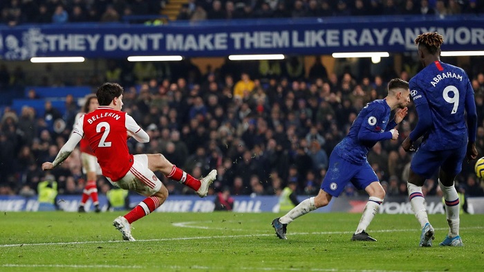 10-man Arsenal earn dramatic point against Chelsea