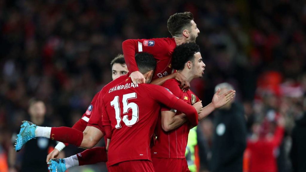 Jones stunner leads Liverpool past Everton