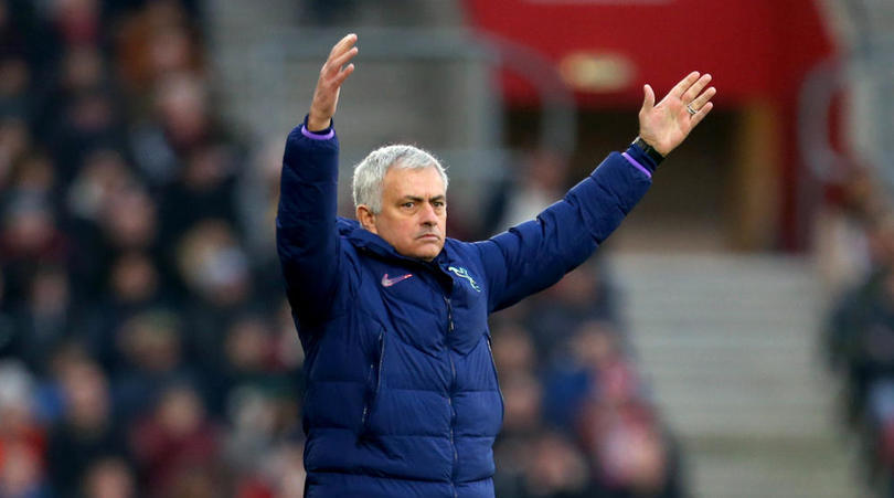 Berbatov calls on Spur to keep faith with Jose Mourinho