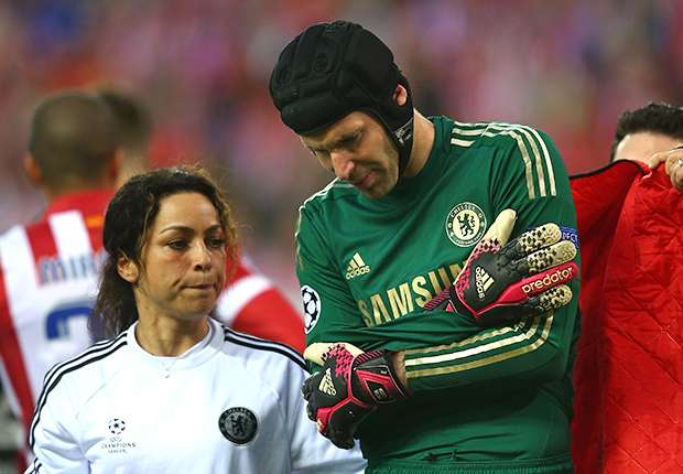 Cech played with two broken shoulders prior to fracturing his skull