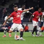 Fernandes penalty earns Man Utd point at Spurs