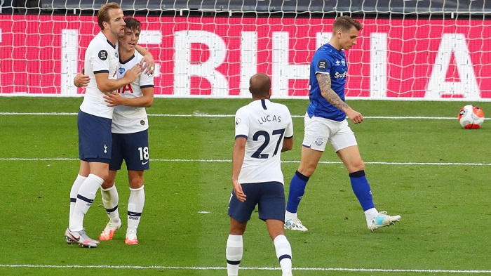 Keane own goal hands Spurs victory over Everton