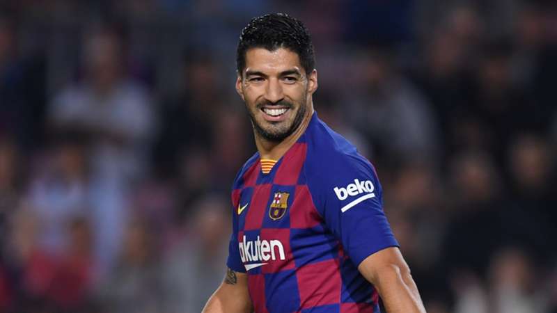 Suarez takes swipe at 'fake news' with Barca future in doubt