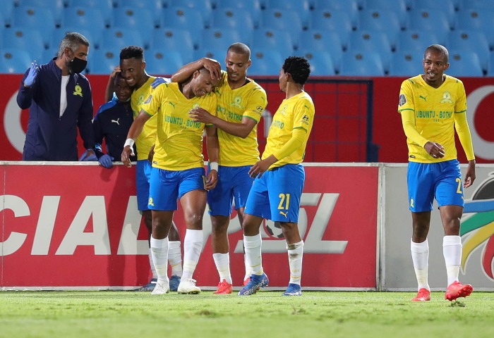 Themba Zwane of Mamelodi Sundowns celebrates goal with teammates