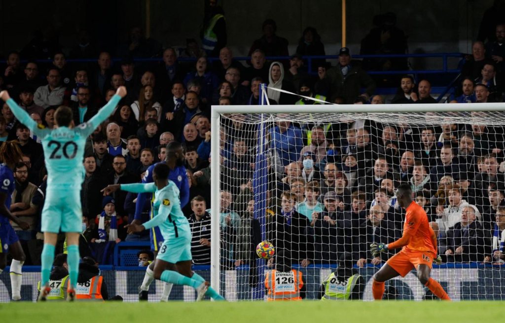 Welbeck late strike earns Brighton point at Chelsea