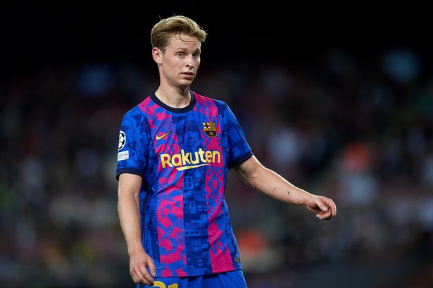 Barca president playing hardball over Man United's persuit of De Jong