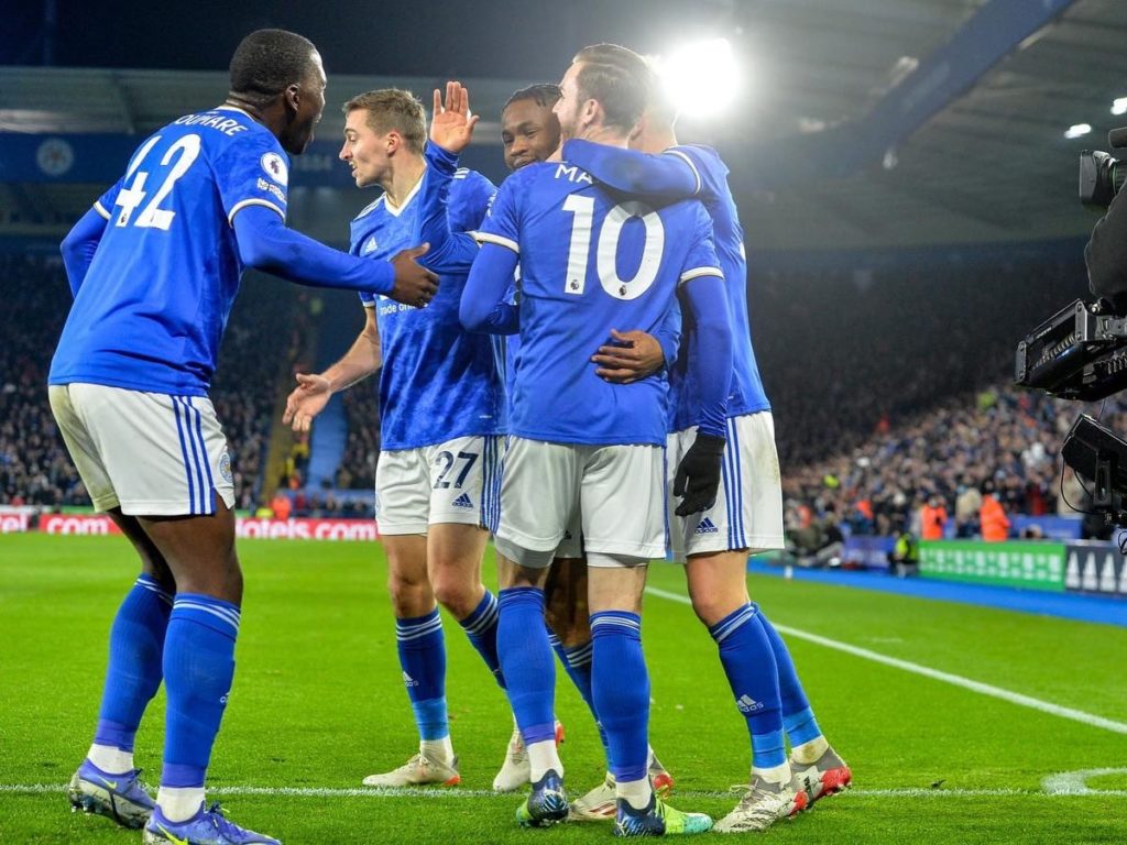 Van Nistelrooy off to winning start at Leicester