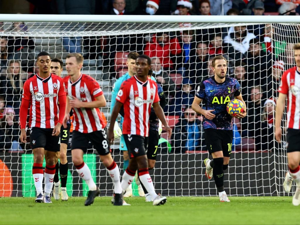 Spurs held by 10-man Saints as West Ham sink Watford