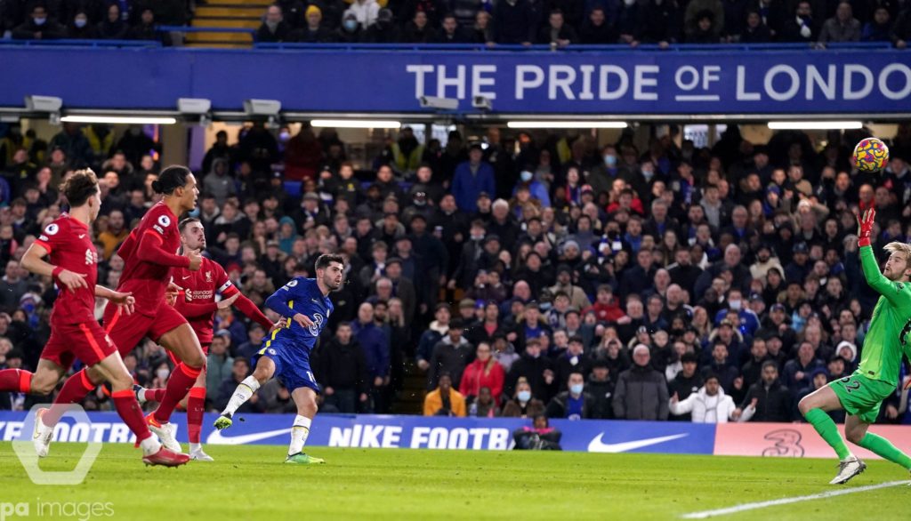 Chelsea fight back to hold Liverpool, Benitez under fire as Everton crash