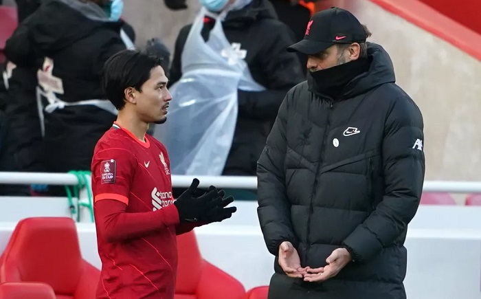 Minamino and Jurgen Klopp of Liverpool