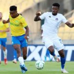 Themba Zwane of Mamelodi Sundowns challenged by Mohamed Ouattara of Al Hilal