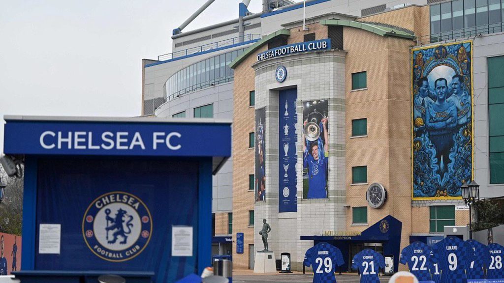 Turkish billionaire Bayrak enters race to buy Chelsea