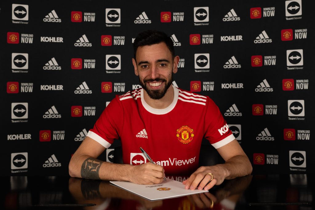 Fernandes signs new Man Utd deal till 2026