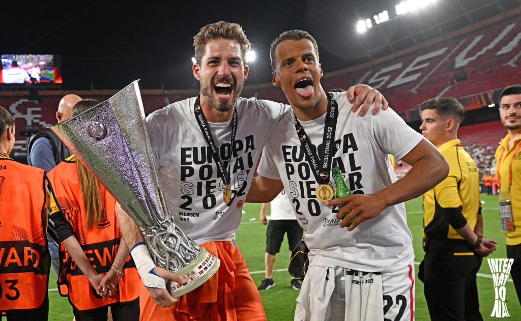 Trapp hails support as Frankfurt win UEL