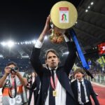 ROME, ITALY - MAY 11: Simone Inzaghi, Head Coach of FC Internazionale celebrates with the Coppa Italia Trophy after victory in the Coppa Italia Final match between Juventus and FC Internazionale at Stadio Olimpico on May 11, 2022 in Rome, Italy. (Photo by Francesco Pecoraro/Getty Images)