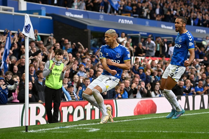 LIVERPOOL, ENGLAND - MAY 15: Richarlison of Everton celebrates scoring their side's second goal from a penalty with teammate Dominic Calvert-Lewin during the Premier League match between Everton and Brentford at Goodison Park on May 15, 2022 in Liverpool, England. (Photo by Gareth Copley/Getty Images)