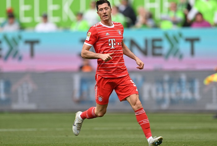 WOLFSBURG, GERMANY - MAY 14: Robert Lewandowski of Bayern Munich in action during the Bundesliga match between VfL Wolfsburg and FC Bayern München at Volkswagen Arena on May 14, 2022 in Wolfsburg, Germany. (Photo by Stuart Franklin/Getty Images)