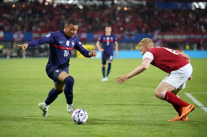 VIENNA, AUSTRIA - JUNE 10: Kylian Mbappe of France battles for possession with Nicolas Seiwald of Austria during the UEFA Nations League - League A Group 1 match between Austria and France at Ernst Happel Stadion on June 10, 2022 in Vienna, Austria. (Photo by Christian Hofer/Getty Images)