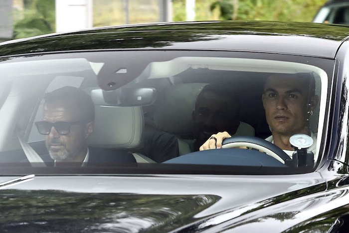 Ronaldo arrives at Carrington for talks on future