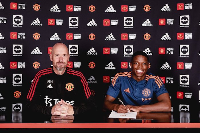 Man Utd complete signing of Malacia from Feyenoord