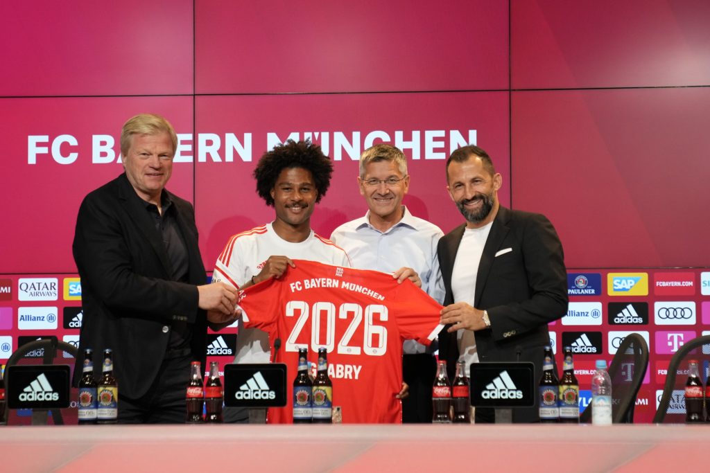 Gnabry signs a new Bayern deal