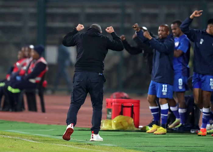 Gavin Hunt, head coach of Supersport United celebrates victory during the DStv Premiership 2022/23 match between Supersport United and Mamelodi Sundowns at Lucas Moripe Stadium, in Pretoria on the 02 September 2022 ©Samuel Shivambu/BackpagePix