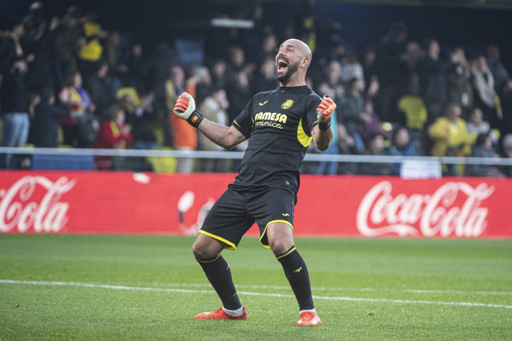 Como sign former Spain 'keeper Pepe Reina