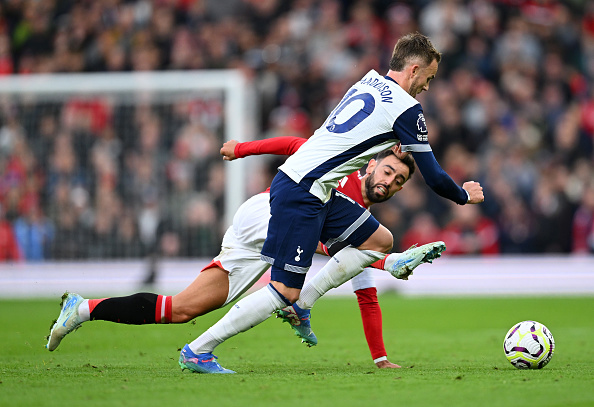 Man Utd captain Fernandes has red card rescinded