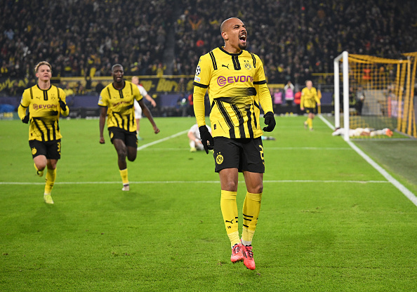 DORTMUND, GERMANY - NOVEMBER 05: Donyell Malen of Borussia Dortmund celebrates scoring his team's first goal during the UEFA Champions League 2024/25 League Phase MD4 match between Borussia Dortmund and SK Sturm Graz at BVB Stadion Dortmund on November 05, 2024 in Dortmund, Germany. (Photo by Stuart Franklin/Getty Images)